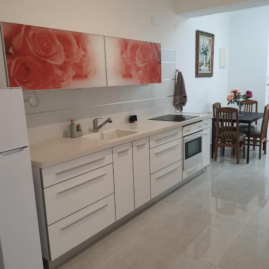 Lovely Three-Room Apartment Above The Promenade Ashdod Exterior photo