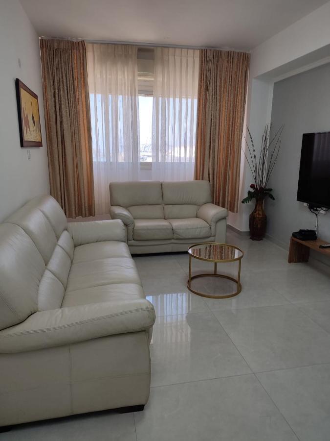 Lovely Three-Room Apartment Above The Promenade Ashdod Exterior photo